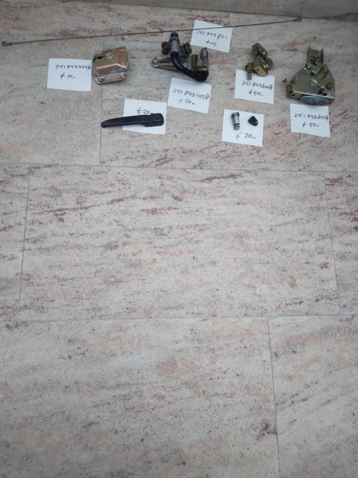 VW T3 Schuifdeurslot 251843654A, en aanbouwdelen, Caravans en Kamperen, Camper-accessoires, Ophalen of Verzenden