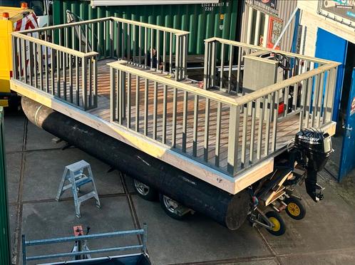 Ponton / vlot, Watersport en Boten, Motorboten en Motorjachten, Zo goed als nieuw, Polyester, Tot 6 meter, Benzine, 10 tot 30 pk