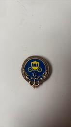 Efteling wonder hotel pin- koets, Verzamelen, Efteling, Ophalen of Verzenden, Nieuw, Button of Speldje