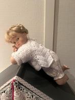 Porseleinen pop met mooi fijn gezichtje (liggend), Verzamelen, Poppen, Ophalen of Verzenden, Gebruikt, Pop