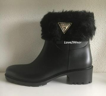 Enkellaarsjes regenlaarsjes Guess beschikbaar voor biedingen