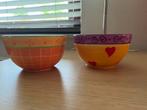 Vrolijke aardewerk kommetjes van Suzy, Huis en Inrichting, Keuken | Servies, Ophalen of Verzenden, Zo goed als nieuw, Kom(men)