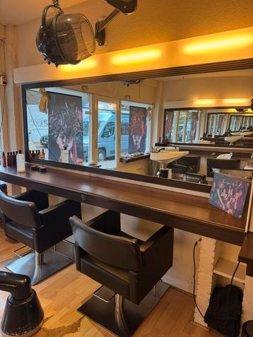 Twee grote spiegels voor kapsalon/winkel beschikbaar voor biedingen