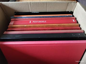 11 albums vol met postzegels in 1 koop !!! beschikbaar voor biedingen
