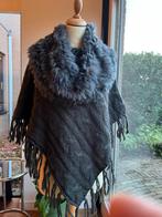 Grijze poncho met bont-col, Ophalen of Verzenden, Zo goed als nieuw, Maat 38/40 (M), Sjaal