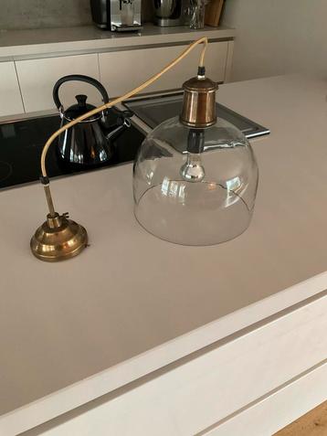 Glazen hanglamp met messing details beschikbaar voor biedingen