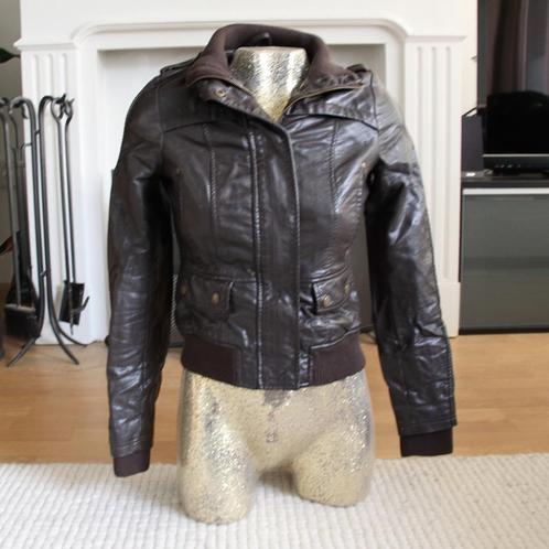 Prachtig Bruin Royal Chicks Jasje2 (XS) € 25,-, Kleding | Dames, Jassen | Winter, Zo goed als nieuw, Maat 34 (XS) of kleiner, Bruin