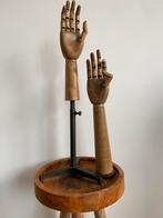 Houten Handen op Metalen Standaard - Decoratie, Ophalen of Verzenden