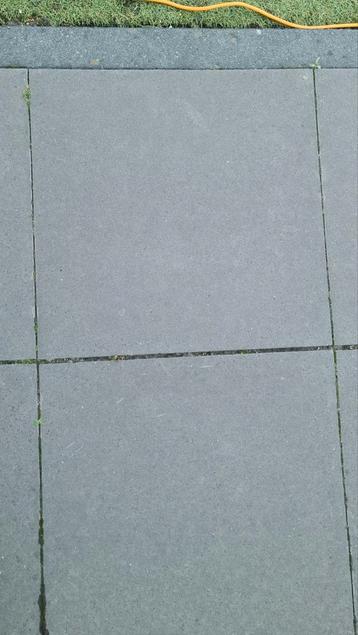 10 Straattegels 60x60x4 cm beschikbaar voor biedingen