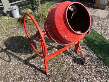 Betonmolen Lecha 135L beschikbaar voor biedingen