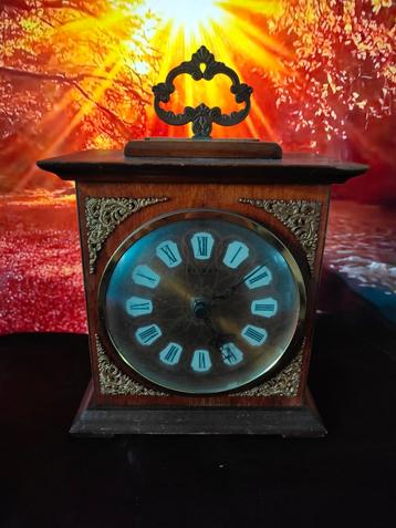 Vintage tafelklok – Klassieke retro stijl beschikbaar voor biedingen