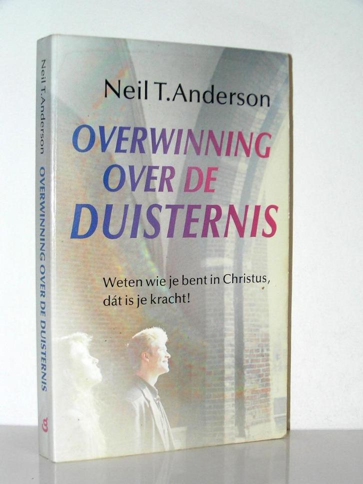 Neil T. Anderson - Overwinning over de duisternis, Boeken, Godsdienst en Theologie, Zo goed als nieuw, Christendom | Katholiek