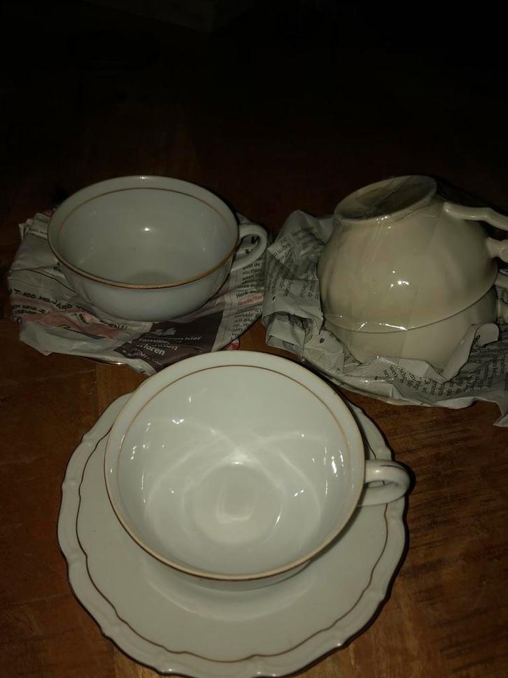 4 Theekopjes met Schotel - Gouden Rand, Antiek en Kunst, Antiek | Servies los, Ophalen of Verzenden