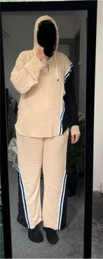 Beige trainingspak met zwarte details, Ophalen, Beige, Maat 42/44 (L), Zo goed als nieuw