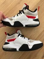 Nike Jordan sneakers gympen half hoog model wit zwart 39, Gebruikt, Sportschoenen, Ophalen of Verzenden, Nike Jordan