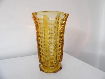 Art Deco Franse relief Vaas, amber beschikbaar voor biedingen