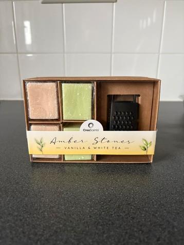Amber blokjes cadeauset met rasp beschikbaar voor biedingen