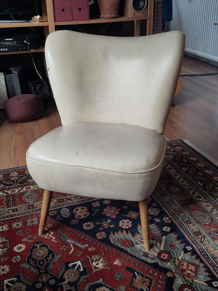 Vintage cocktailstoel, Huis en Inrichting, Fauteuils, Gebruikt, Hout, Leer, Minder dan 50 cm, Minder dan 75 cm, Ophalen