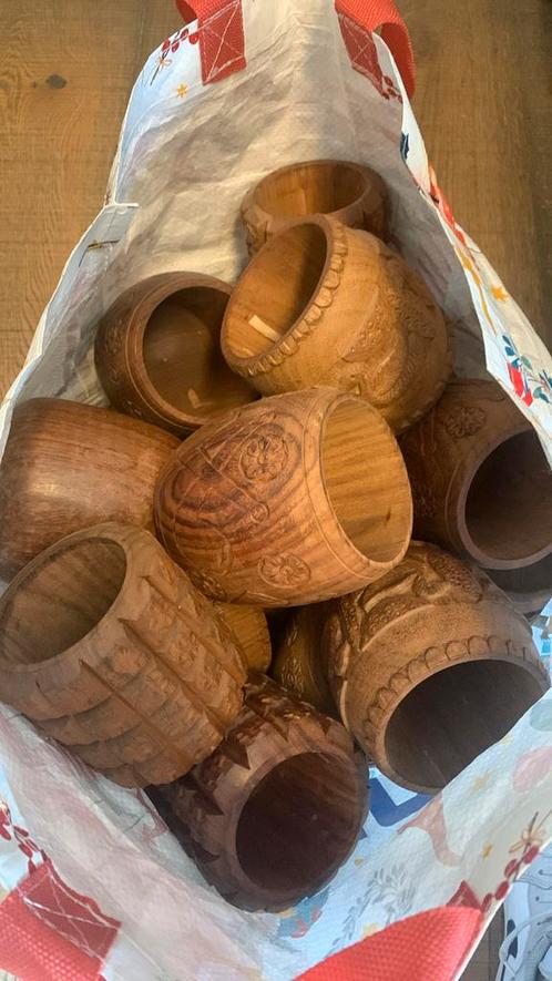 18 Oude houten Indonesische tabakspotten met deksels + bord, Antiek en Kunst, Kunst | Niet-Westerse kunst, Ophalen of Verzenden