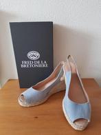 Fred de la Bretoniere blauwe suede peeptoe's maat 38, Kleding | Dames, Schoenen, Fred de la Bretoniere, Blauw, Ophalen of Verzenden