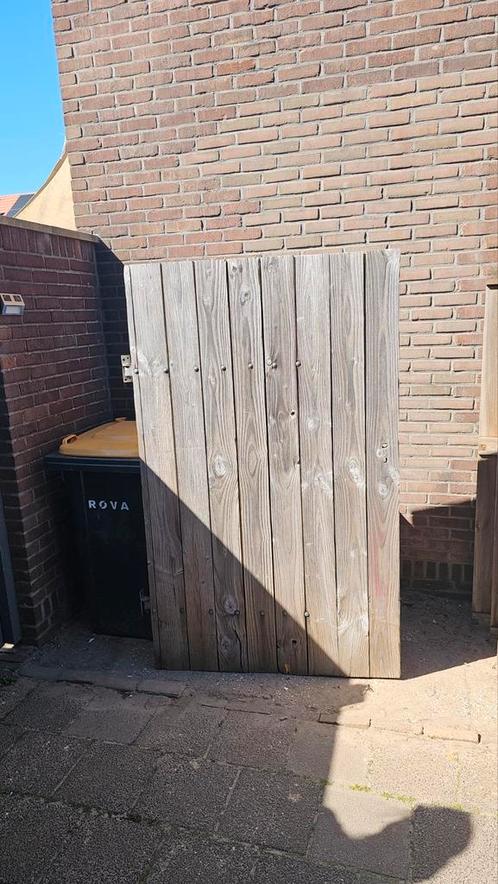 Moet weg!!!Grote Schutting deur met ophanging., Tuin en Terras, Schuttingen, Gebruikt, Hout, 1 tot 2 meter, Minder dan 3 meter