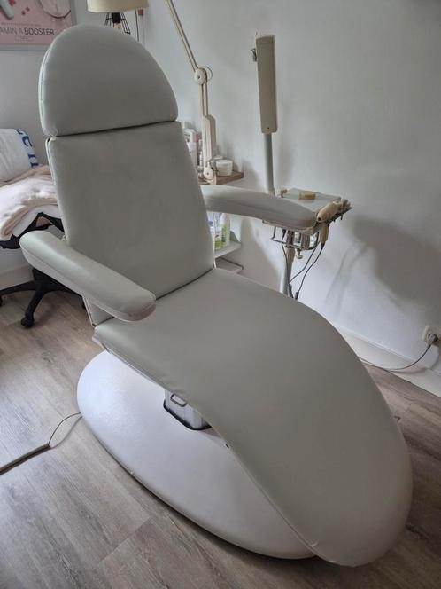 Behandelstoel volledig elektrisch en salon inrichting, Sport en Fitness, Massageproducten, Gebruikt, Massagetafel, Ophalen