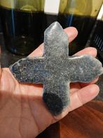 Antiek en zeer zeldzaam Quajar kruis, Verzenden