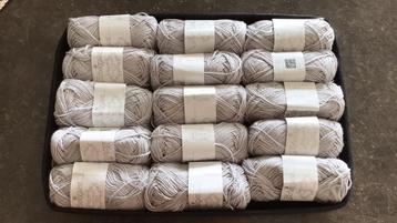 Scheepjes linen soft lichtgrijs beschikbaar voor biedingen