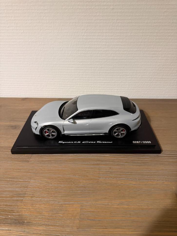 Porsche Taycan 4S Cross Turismo 1:18 Limited #287/2000, Hobby en Vrije tijd, Modelauto's | 1:18, Zo goed als nieuw, Auto, Overige merken
