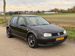 Volkswagen Golf 1.6 Trendline AUT APK 12-2026 Radio, Auto's, Gebruikt, Beige, 4 cilinders, Zwart