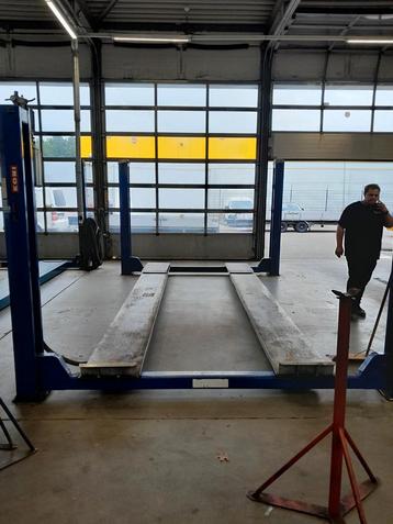 Koni Stertil KO4045VL 4 koloms hefbrug 5 3 M lang  beschikbaar voor biedingen