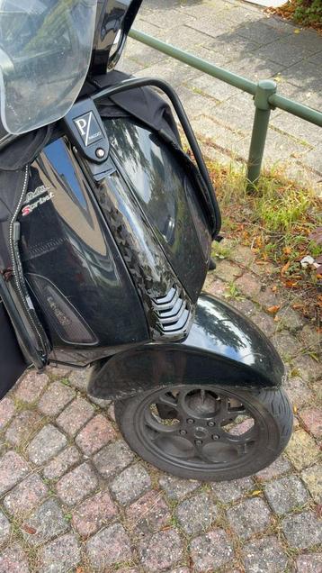Vespa sprint velg beschikbaar voor biedingen