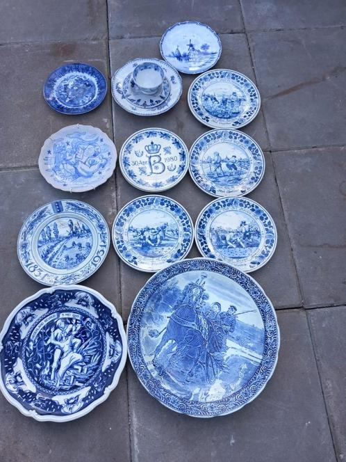 Blauwe sier borden (Delftsblauw, Maastricht), Antiek en Kunst, Antiek | Wandborden en Tegels, Ophalen of Verzenden