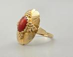 Gouden antieke ring met bloedkoraal. 2025/544., Ophalen of Verzenden, Goud, Ring, Met edelsteen
