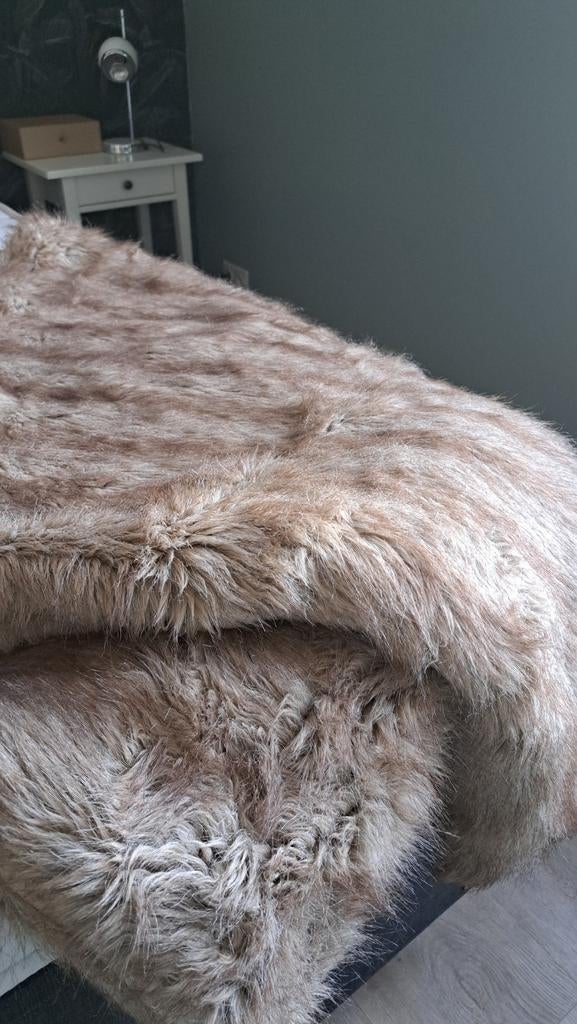 Zachte imitatie bont plaid voor de veranda, Huis en Inrichting, Woonaccessoires | Plaids en Woondekens, Ophalen of Verzenden, Zo goed als nieuw