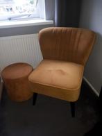 Z.g.a.n goudgele fauteuil van het merk wood met poef., Huis en Inrichting, Fauteuils, Ophalen, Zo goed als nieuw, 50 tot 75 cm