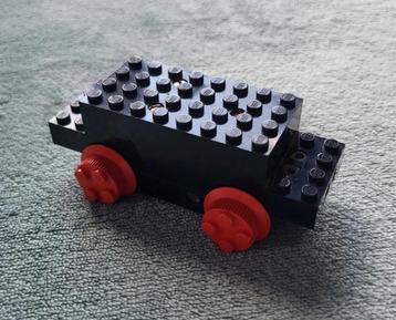 Lego trein 4,5 Volt locomotief motor met ribbel wielen Rood. beschikbaar voor biedingen