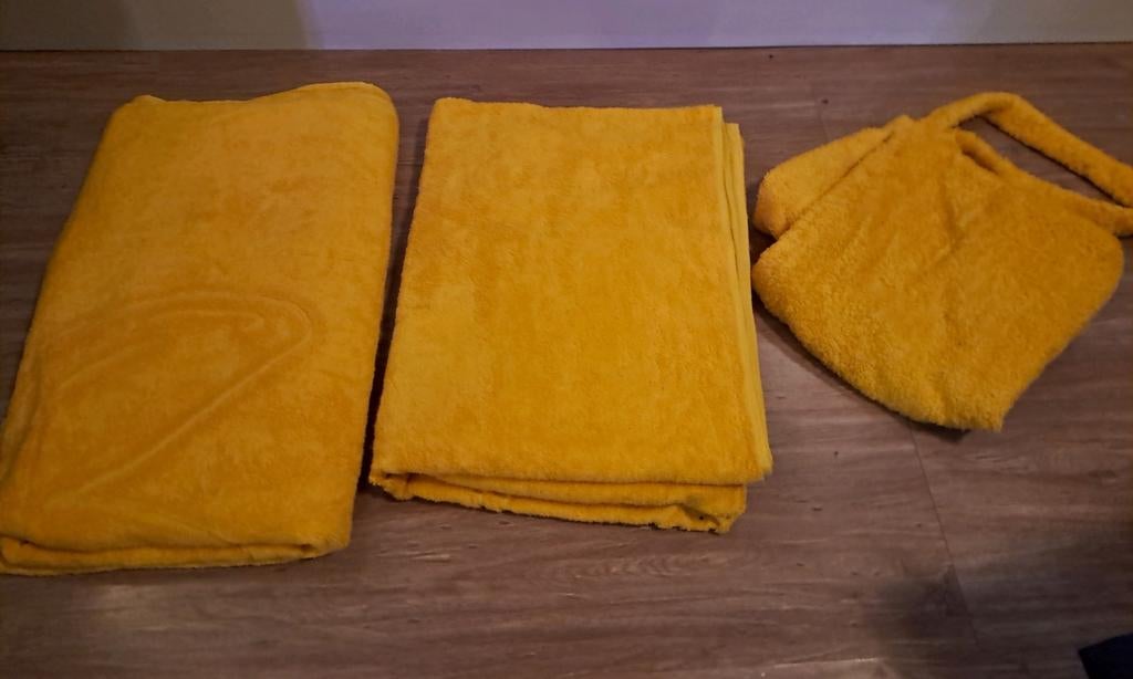 2 grote handdoeken 100% katoen met draagtas Strand Handdoek, Ophalen of Verzenden, Zo goed als nieuw, Handdoek