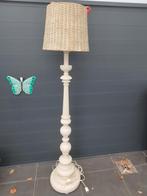 Witte Staande Lamp met Rotan Kap, Huis en Inrichting, Ophalen, Hout, 150 tot 200 cm, Landelijk