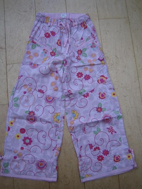 Me too, leuke vrolijke broek,, Kinderen en Baby's, Kinderkleding | Maat 128, Zo goed als nieuw, Meisje, Broek, Ophalen of Verzenden