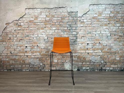 Meerdere Arper Catifa 46 bar stool  bij TheReSales, Huis en Inrichting, Barkrukken, Zo goed als nieuw, 90 cm of meer, Metaal, 5 krukken of meer