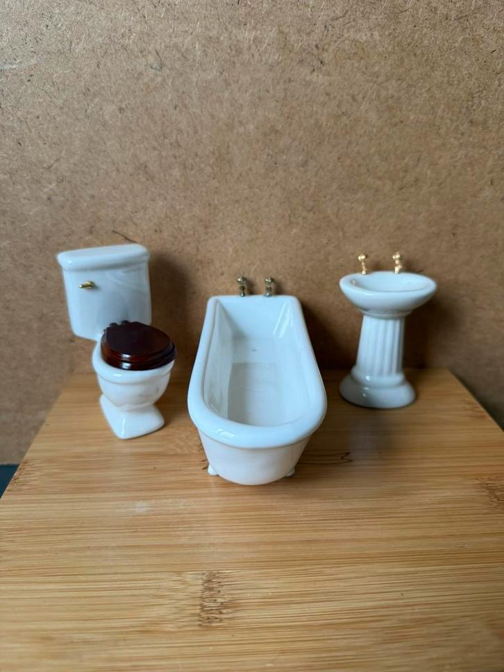 Badkamer afm bad randhoogte 5.2cm bxd 5.3x14.2cm - porselein, Verzamelen, Poppenhuizen en Toebehoren, Zo goed als nieuw, Poppenhuis
