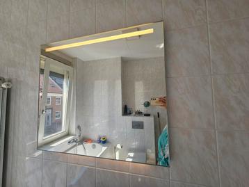 Badkamerspiegel met verlichting beschikbaar voor biedingen
