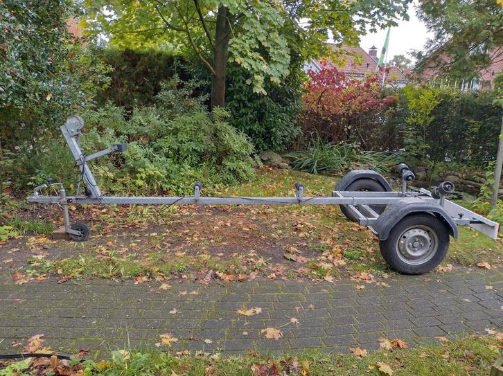 Te koop degelijke botentrailer met lier max 750 kg, Hobby en Vrije tijd, Overige Hobby en Vrije tijd, Gebruikt, Ophalen