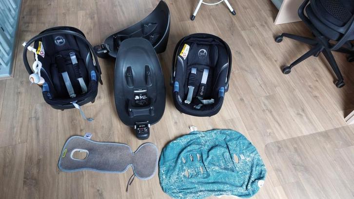 2x Cybex Aton M i-Size incl. Aton Base M en toebehoren, Kinderen en Baby's, Autostoeltjes, Gebruikt, Overige merken, 0 t/m 13 kg