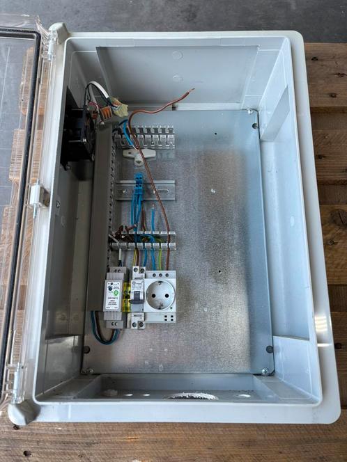 Schakelkast / elektrakast 60x40 gebruikt met enige spullen, Doe-het-zelf en Verbouw, Elektra en Kabels, Gebruikt, Ophalen of Verzenden
