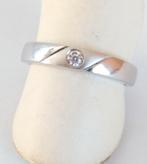 zilveren RING , deels mat, ringmaat 17 3/4 met witte saffier, Nieuw, Ophalen of Verzenden, 17 tot 18, Met edelsteen