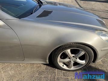 MERCEDES SLK R171 Bruin C723 rechts voorscherm 2005-2011 beschikbaar voor biedingen