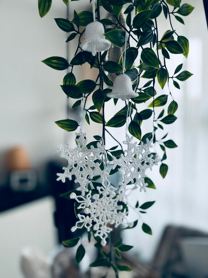 Kerst Decoratie - Sneeuwvlokken en Klokjes, Diversen, Kerst, Nieuw, Ophalen of Verzenden