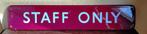 Emaille stationsbord: Staff only uit Groot-Britannie, Verzamelen, Ophalen of Verzenden, Gebruikt, Trein, Overige typen